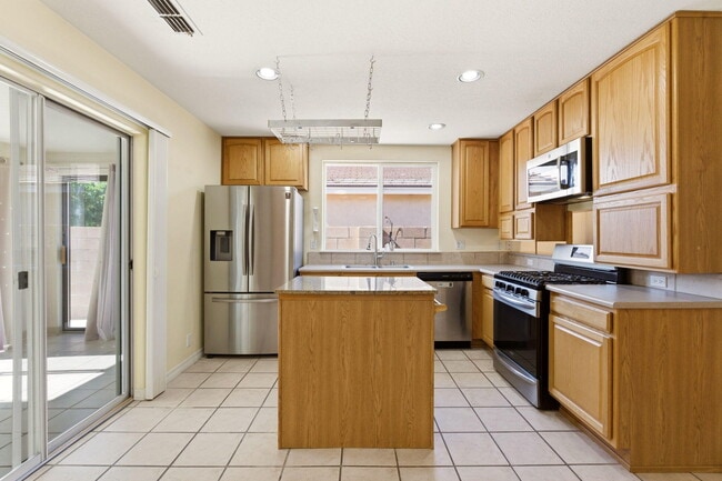 Building Photo - 8319 Santa Clarita St NE