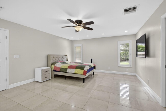 Building Photo - 5463 Sea Biscuit Rd