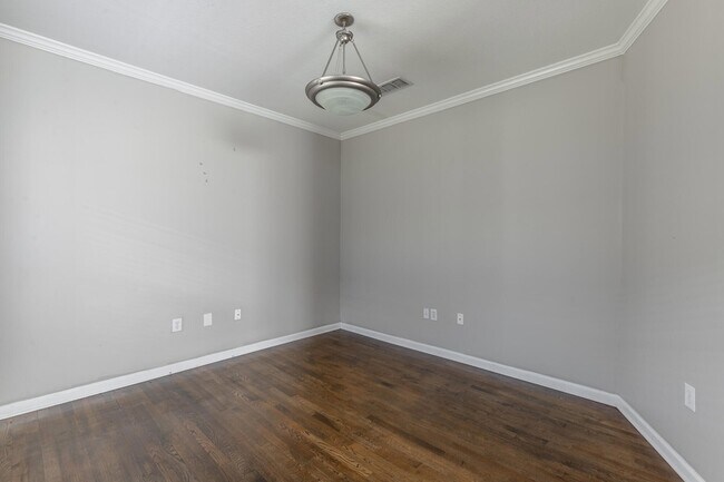 Building Photo - 6105 Regency Ct