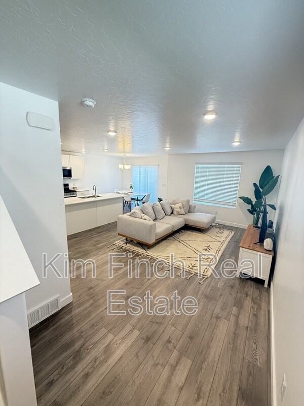 Building Photo - 536 N Willow Springs Ave