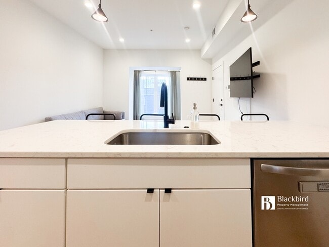 Building Photo - 1011 18th St NE