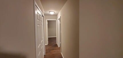 Building Photo - Large Floor Plan