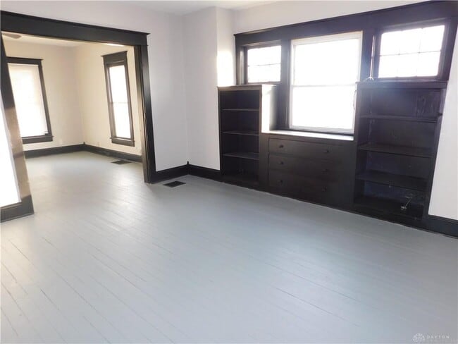 Building Photo - 611 W Columbia St