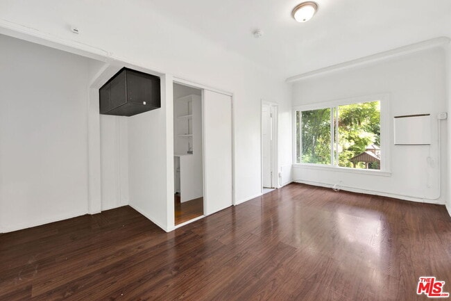 Building Photo - 225 E Garfield Ave