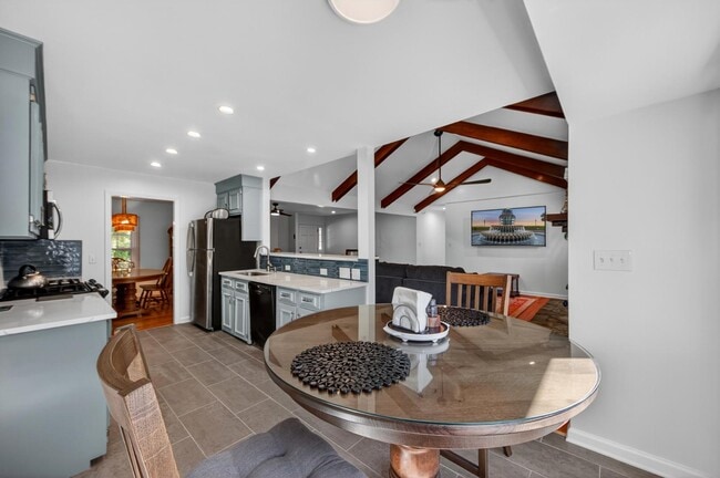 Building Photo - 1353 Secessionville Rd