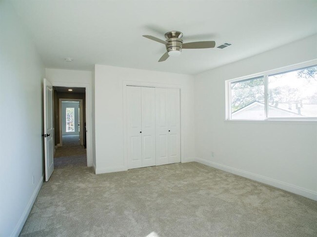 Building Photo - 10602 Riverview Dr