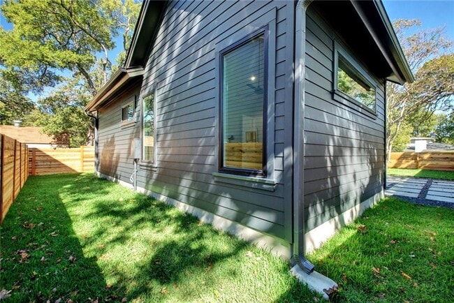 Building Photo - 1417 Fairwood Rd