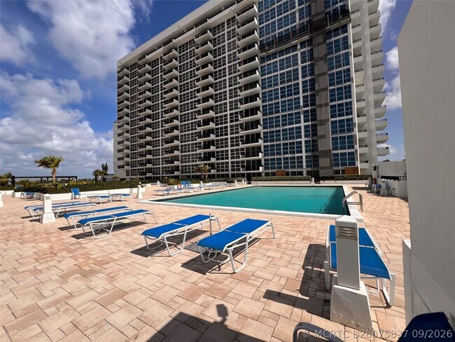 Building Photo - 531 N Ocean Blvd