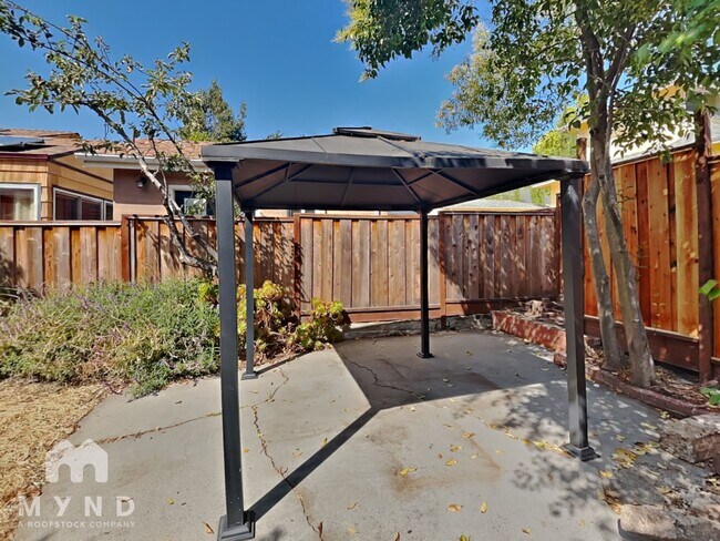 Building Photo - 3732 Buell St
