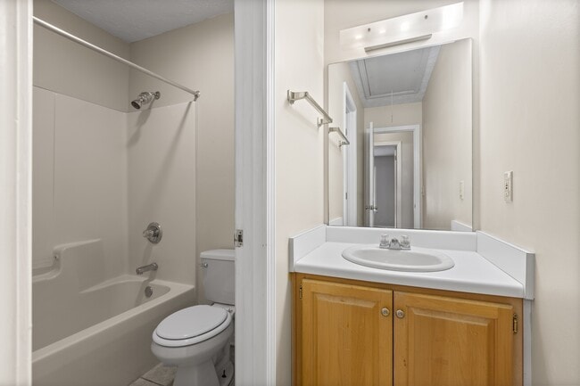 Building Photo - 717 Yeager Ln