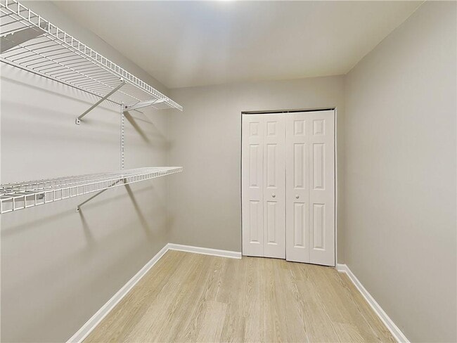 Building Photo - 8321 Beechwood Ct