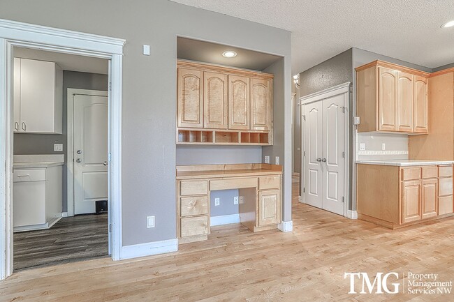 Building Photo - Stunning Home in Sought-After Ashley Heights!