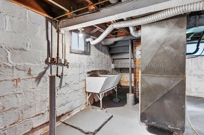 Building Photo - 9006 Baroda Ave