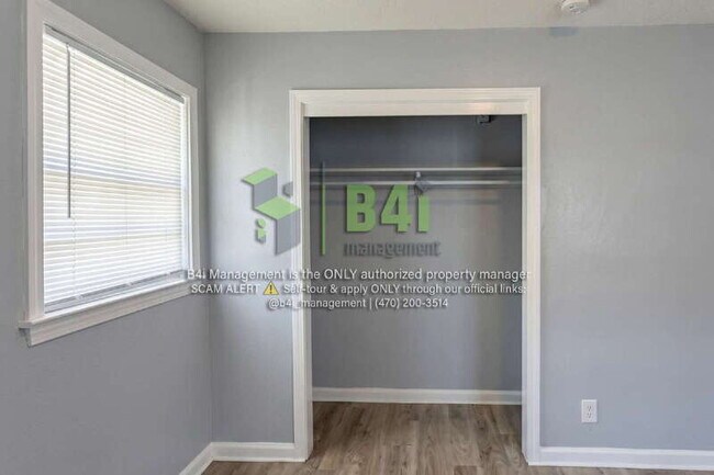 Building Photo - 5421 Susan Ln