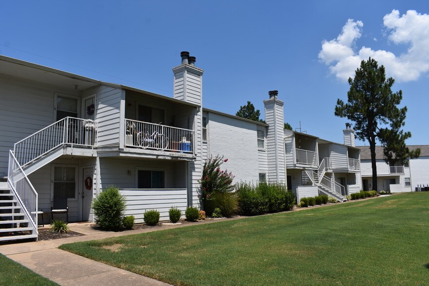 Building Photo - Southpoint Apartments