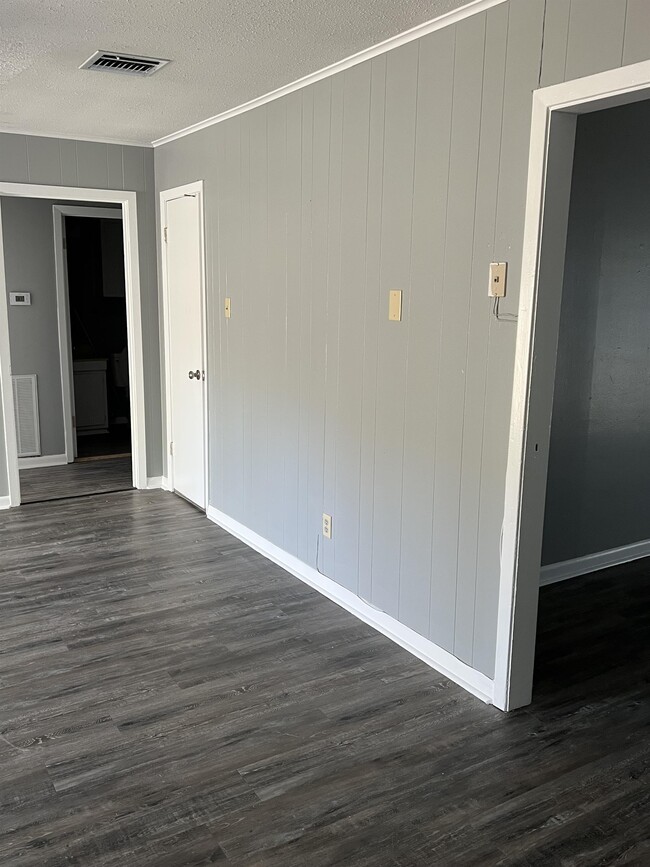 Building Photo - 2314 Lily Dr