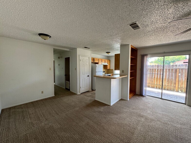 Building Photo - 2112 Hinkle Ave