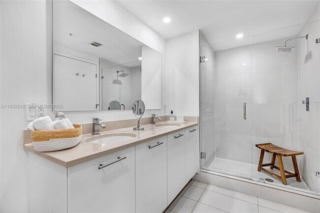 Building Photo - 3250 NE 1st Ave