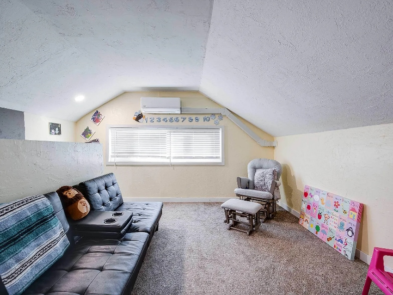 Building Photo - 705 S East St