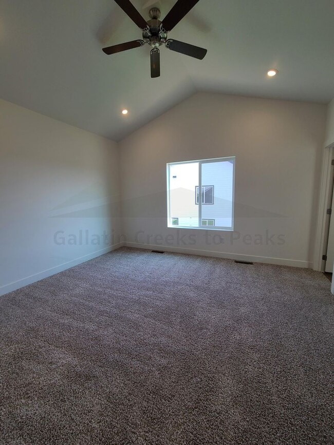 Building Photo - 4 Bedroom 3 Bathroom Single Family Home