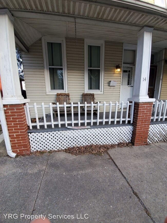 Building Photo - 3 br, 1 bath House - 14 N College Street