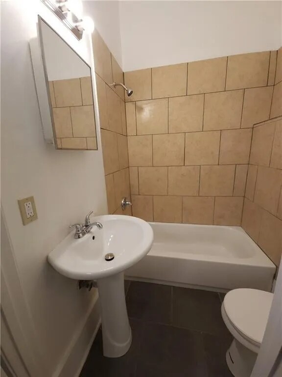 Building Photo - 8403 Apricot St