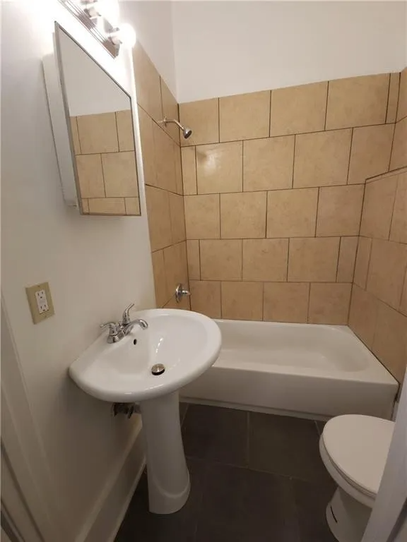 Building Photo - 8403 Apricot St