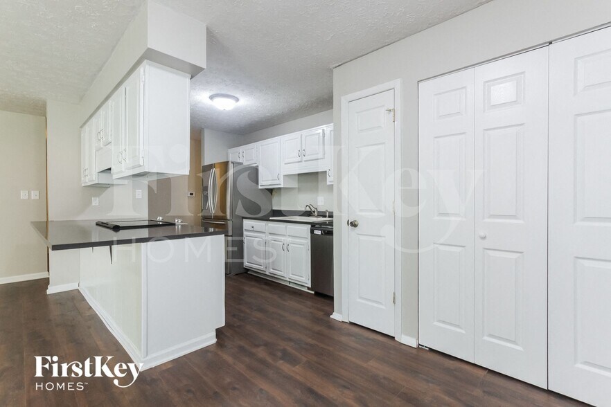 Building Photo - 8930 Ridgepointe Ct