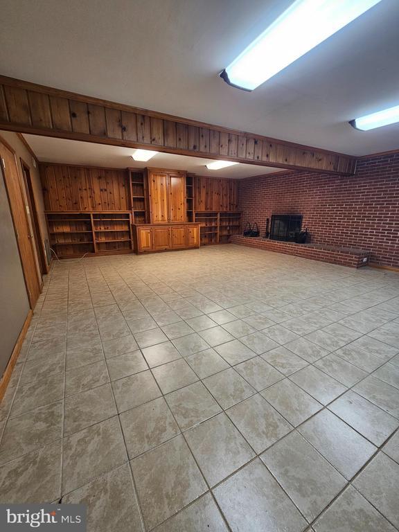 Building Photo - 615 Villa Ave