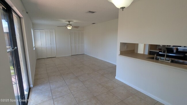 Building Photo - 215 San Juan Cir