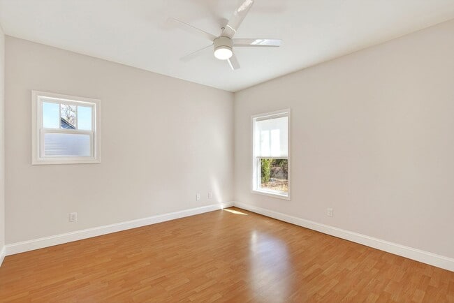 Building Photo - Black Mountain Long Term Rental!