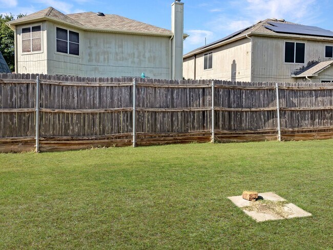 Building Photo - Coming Soon! 7/20/2026 - 3 Bedroom 2 Bath Home In Fort Worth