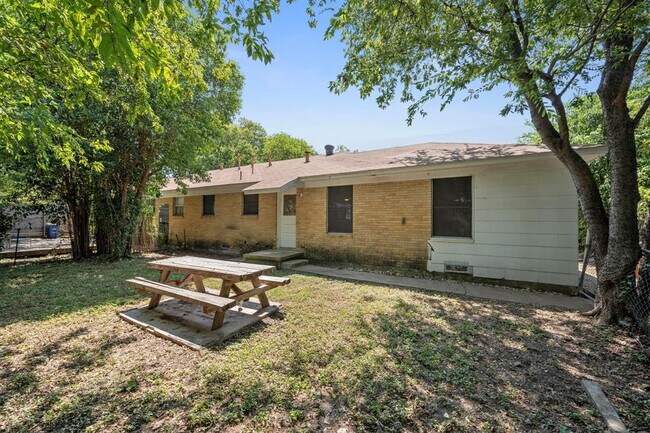 Building Photo - 1520 Ullrich Ave