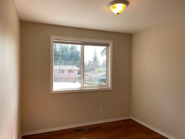 Building Photo - 170 154th Pl NE