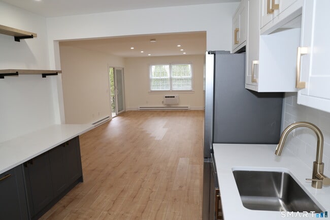 Building Photo - 185 Melba St