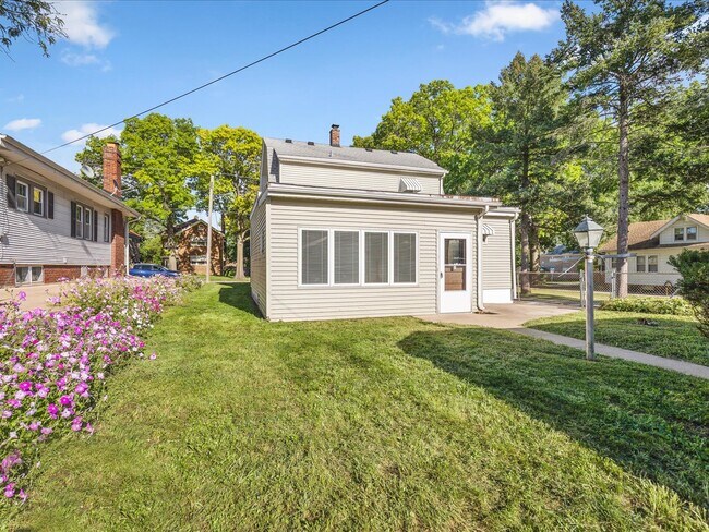 Building Photo - 1111 20th St