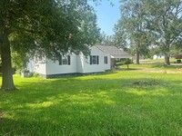 Building Photo - Nice 3 Bed 2 Bath Available Now!