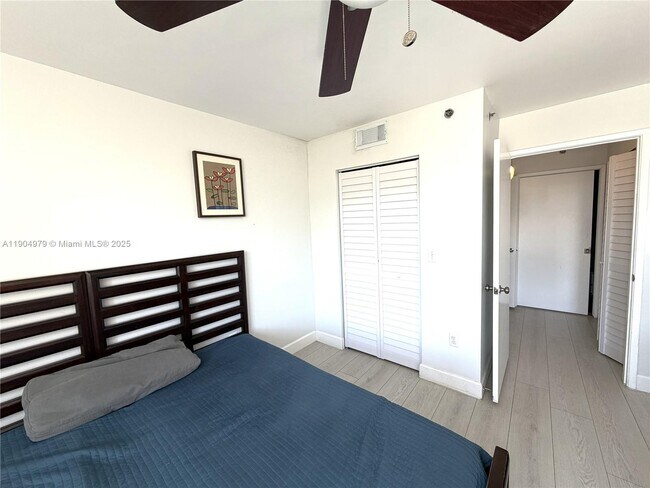 Building Photo - 19701 E Country Club Dr