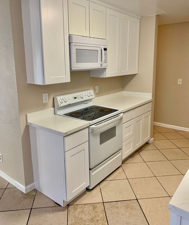 Building Photo - 2 Bed 1 Bath Condo in El Sobrante -- COMIN...