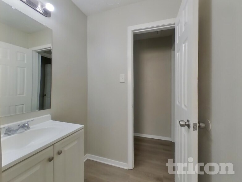 Building Photo - 4511 Burkegate Dr