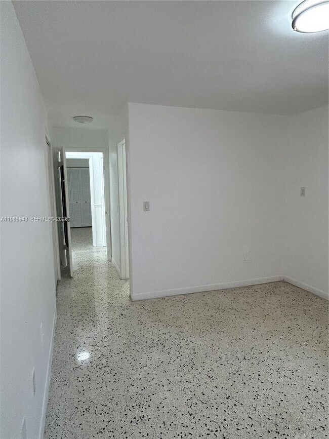 Building Photo - 442 E 29th St