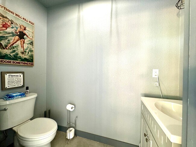 Building Photo - 724 S Chaparral