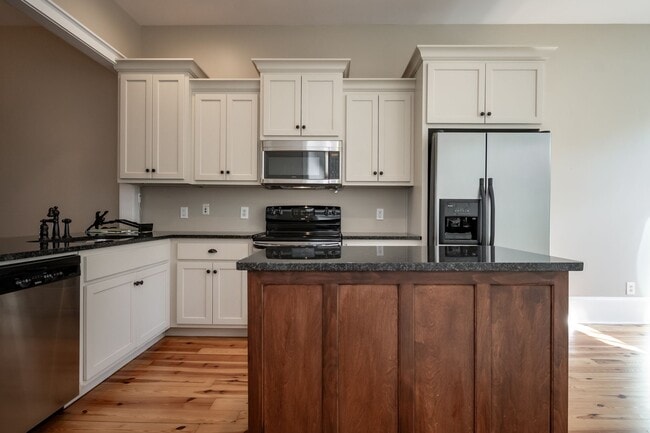 Building Photo - 83 Charter Oak Dr