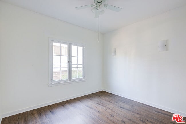 Building Photo - 1445 N Vista St