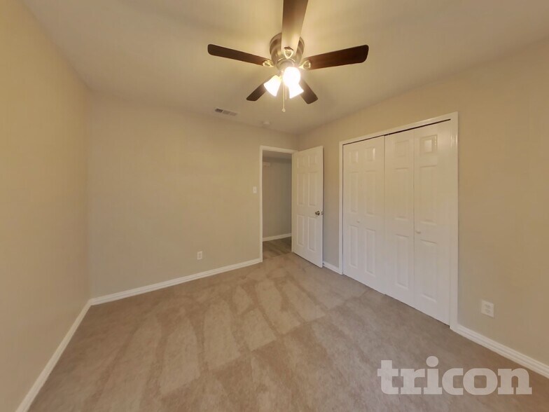 Building Photo - 496 Justice Dr