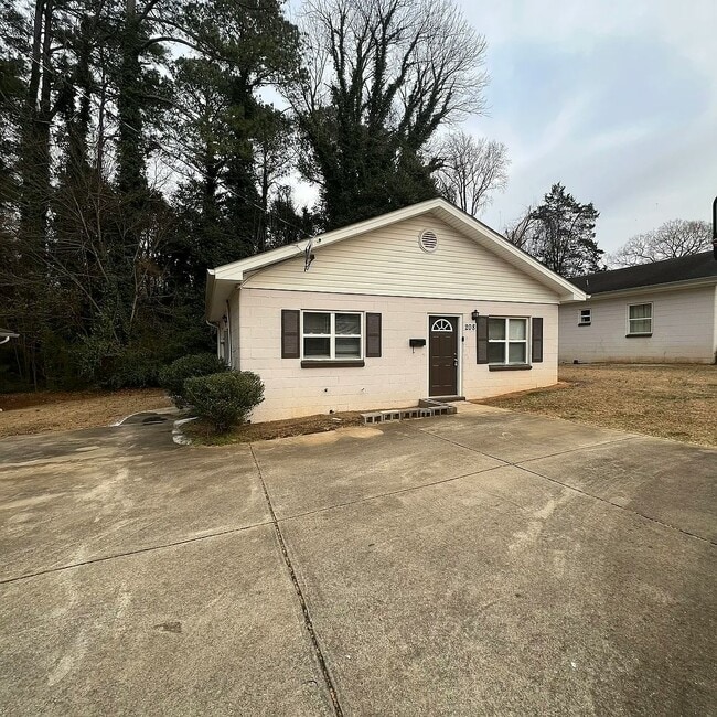 Building Photo - 208 Harper St