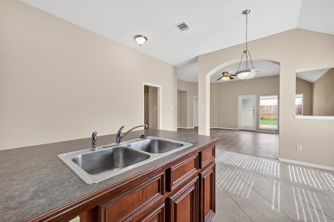 Building Photo - 2114 Thorn Berry Creek Ln