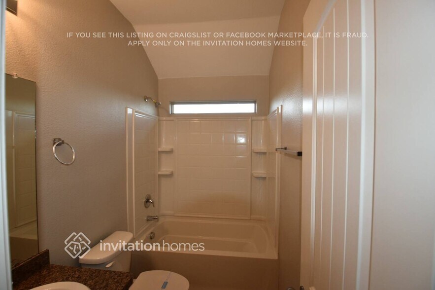 Building Photo - 652 Creekview Dr