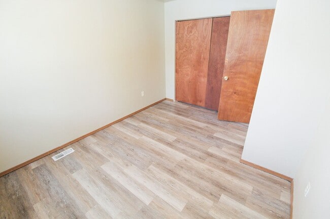 Building Photo - 407 E 8th Ave