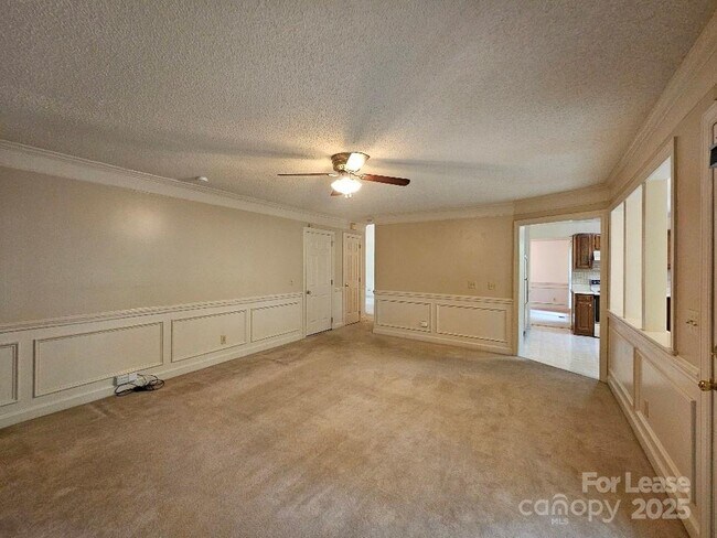 Building Photo - 4015 Brownes Ferry Rd